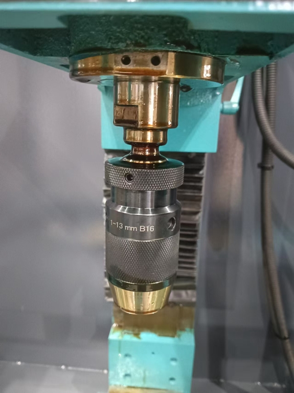Фрезерный станок с ЧПУ AURA FM-20 CNC (25020100)