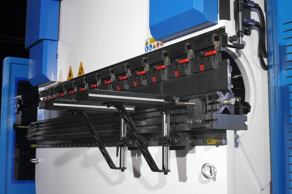 Листогибочный гидравлический пресс с ЧПУ TP10S MetalTec HBM 80/2500C