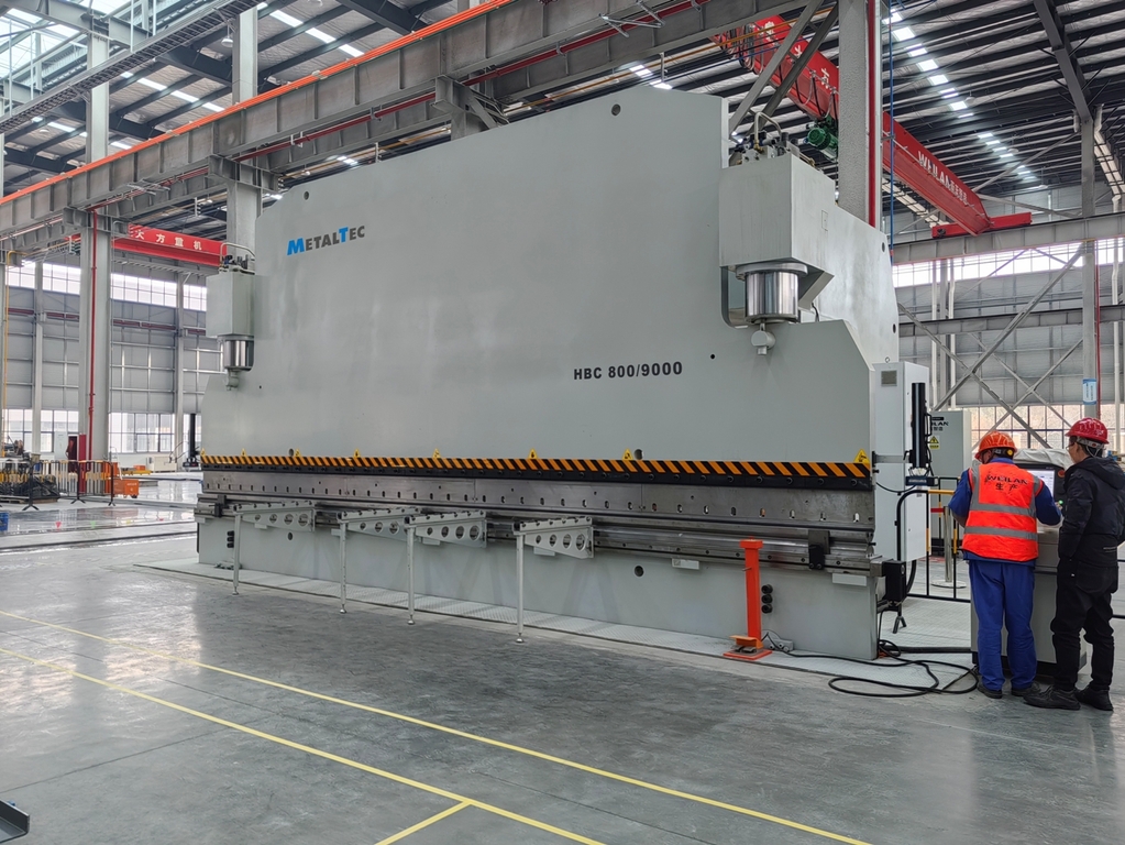 Листогибочный гидравлический пресс с ЧПУ MetalTec HBC 1200/6000