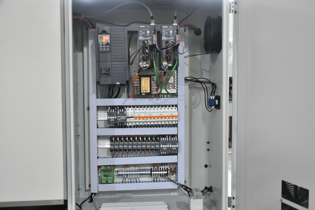 MetalTec CK 36x750 токарный станок c ЧПУ с горизонтальной станиной met584