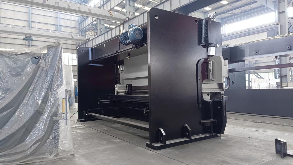 Листогибочный гидравлический пресс с ЧПУ MetalTec HBC 500/4000