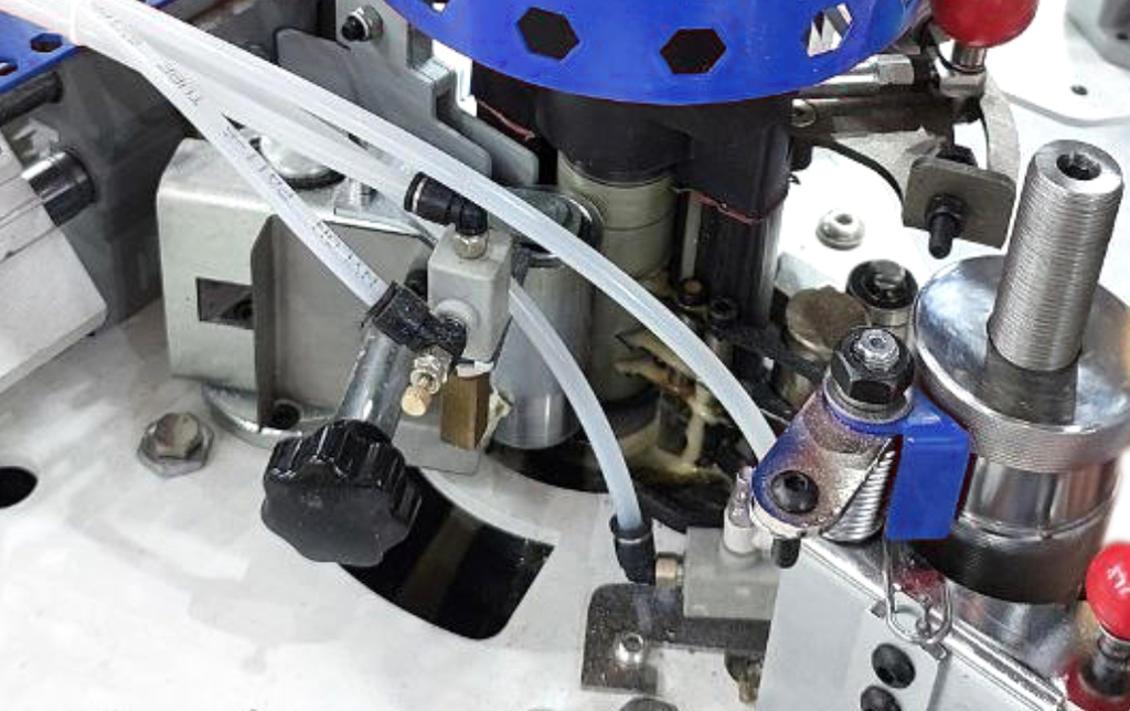 Полуавтоматический кромкооблицовочный станок DELTAMACHINERY DM-900